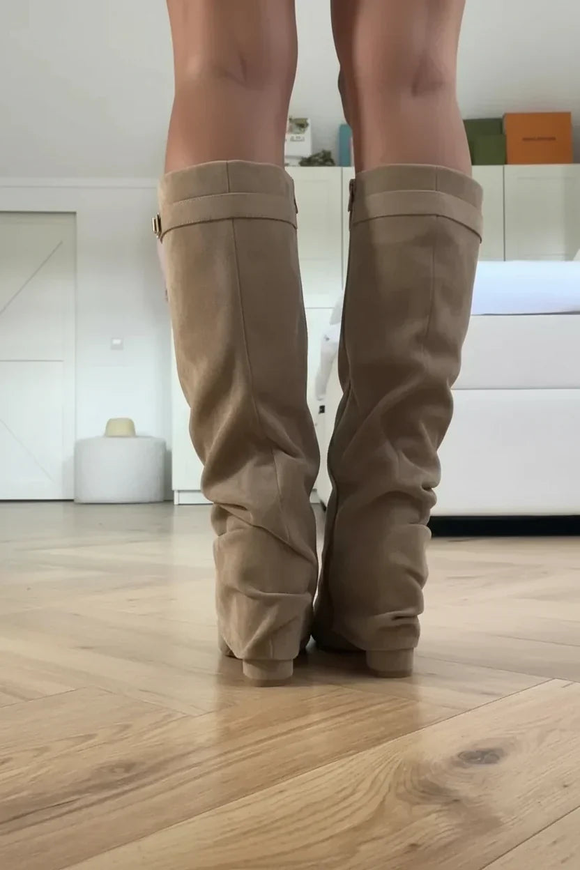 Eleganter Overknee-Stiefel mit Logo-Detail