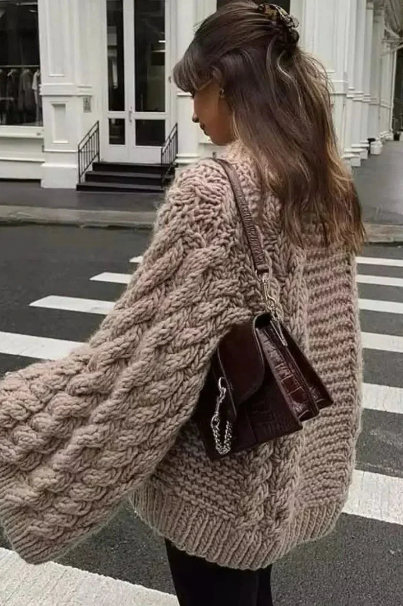Oversize women's knitted sweater – chunky knit with cable pattern & wide sleeves